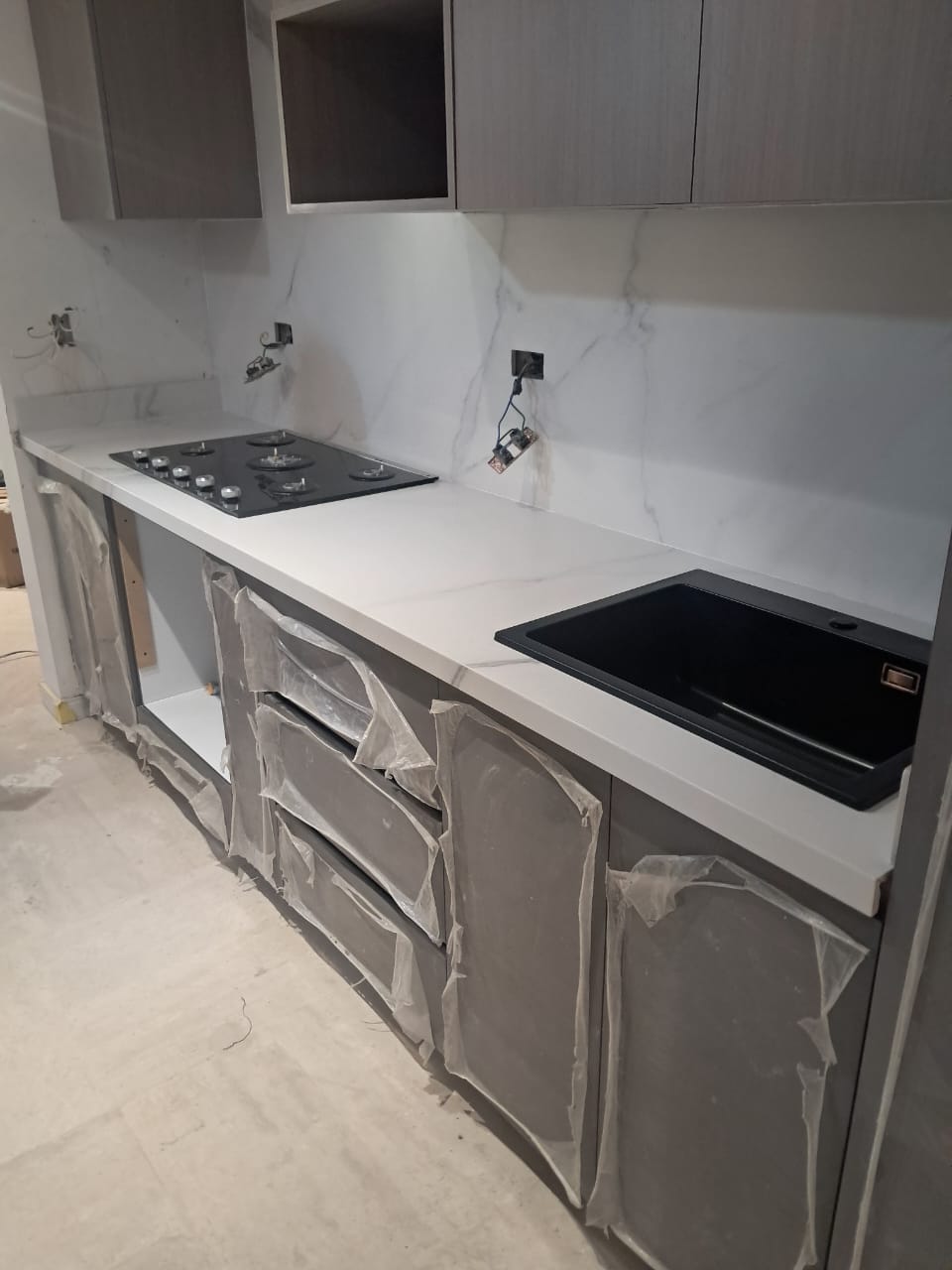 Cocina moderna con piedra sinterizada